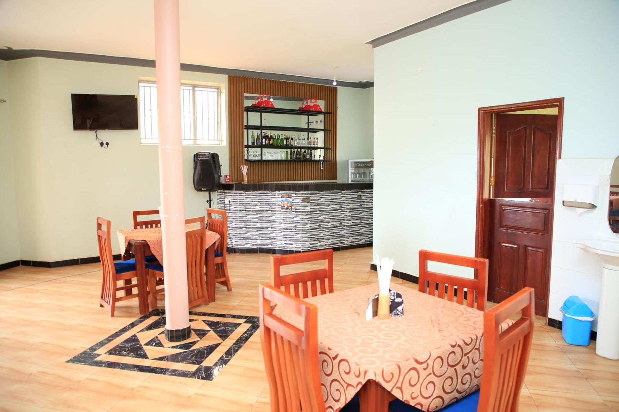 Westway Luxury Suites Mbarara Extérieur photo